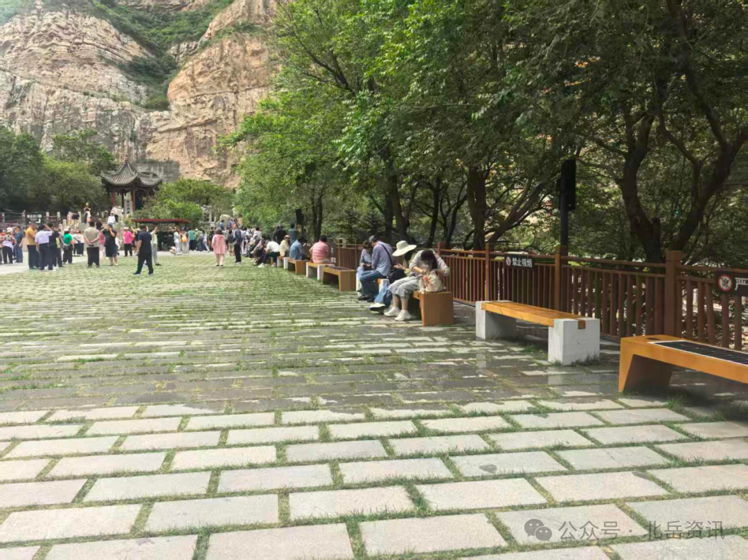 悬空寺·恒山全域休憩座椅焕新上线！歇脚暖心，充电无忧